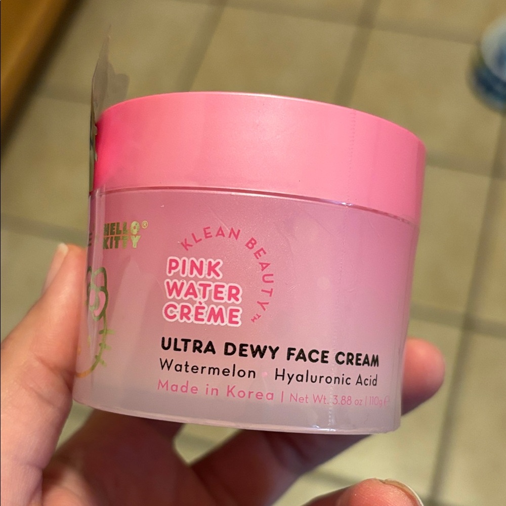 Crème x Hello Kitty Pink Water Crème - Hydrating Face Cream (Pink) - Picture 2 of 5